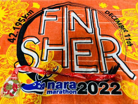 奈良マラソンの完走メダルとタオル