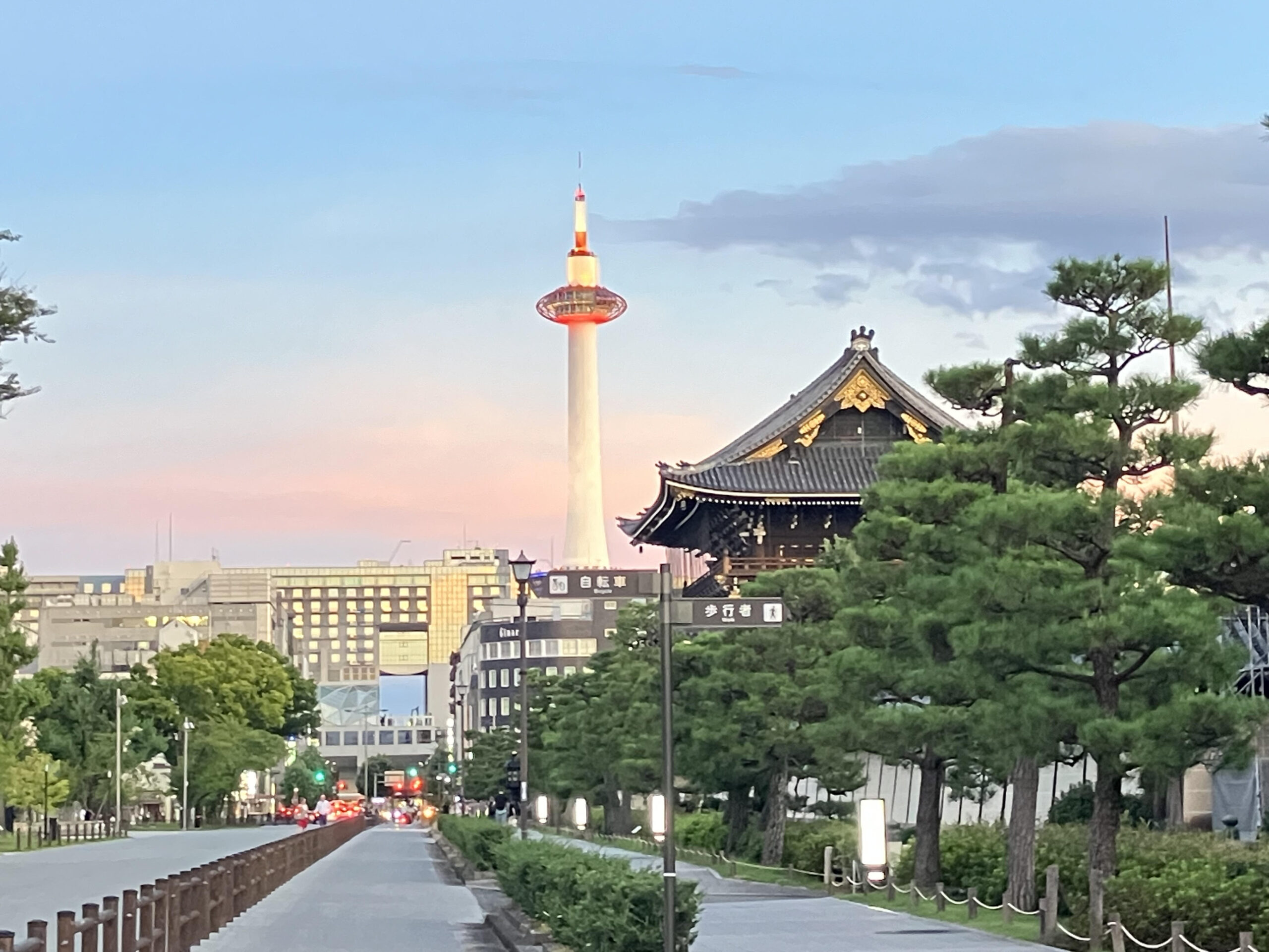 少し遠い場所が見える京都タワー