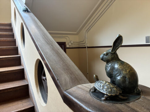 旧豊郷小学校のうさぎと亀　