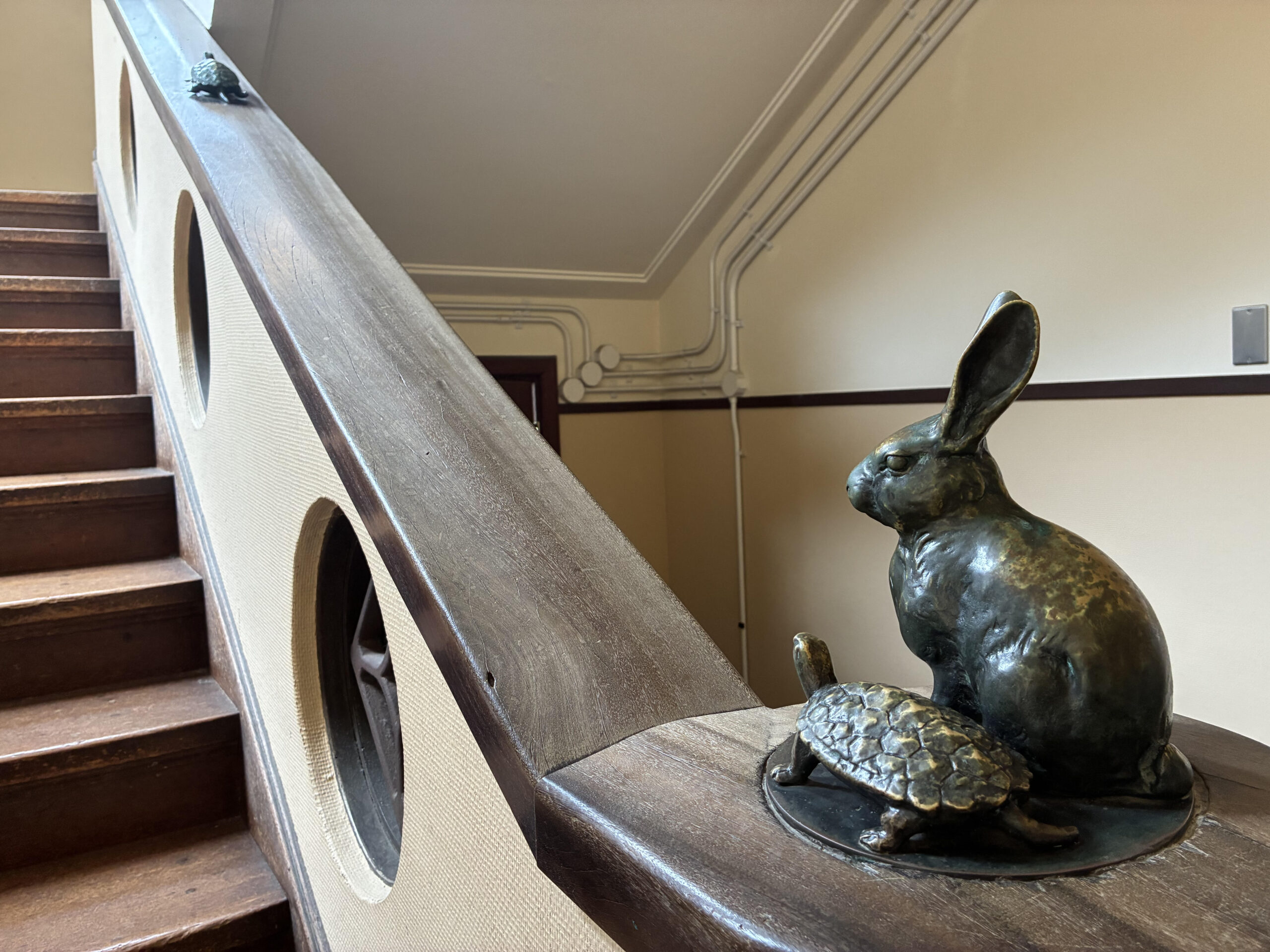 旧豊郷小学校のうさぎと亀　